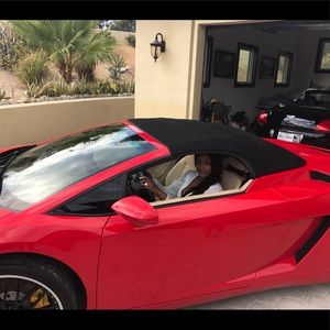 Meet your Posher, Vee